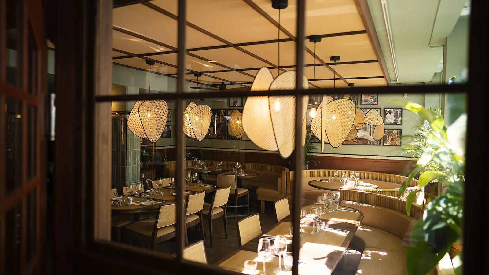 Restaurang Poco Mas som serverar spanska tapas och erbjuder ett stort utbud av Gin.